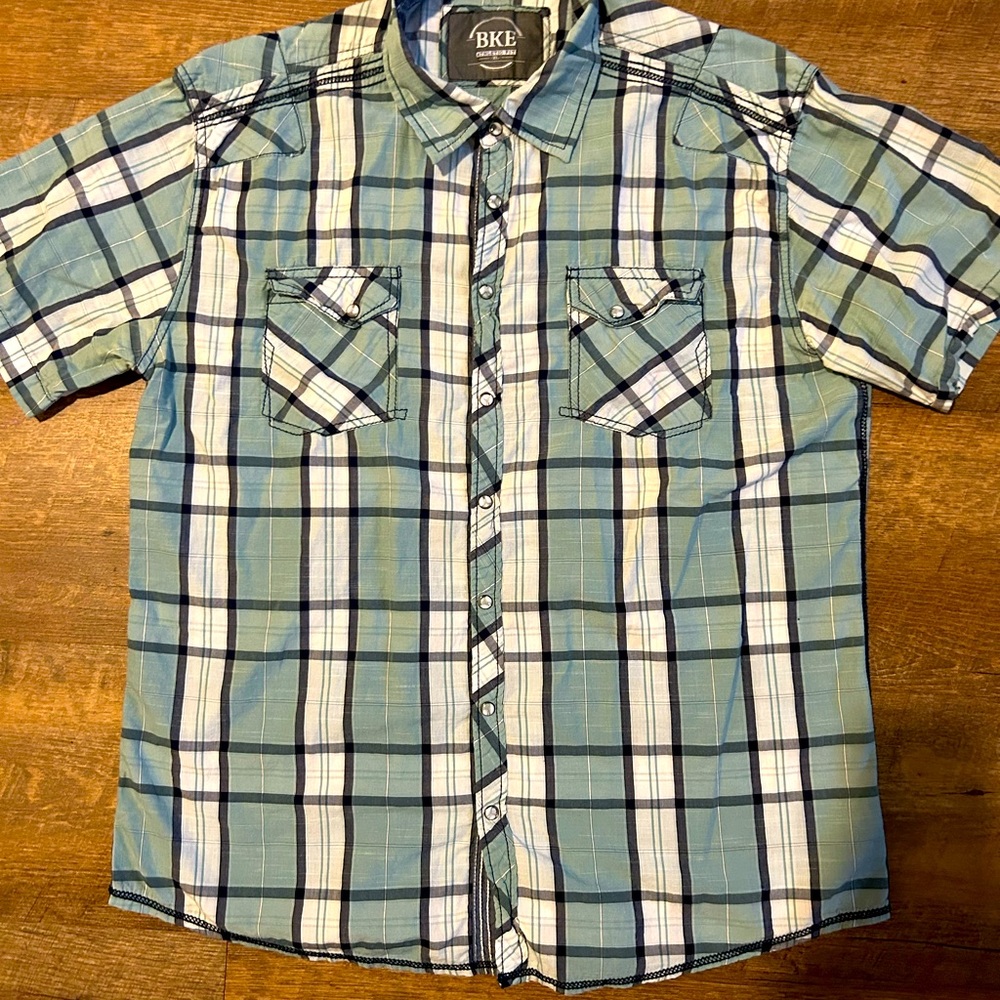 BKE men’s short sleeve button up shirt. Like new condition